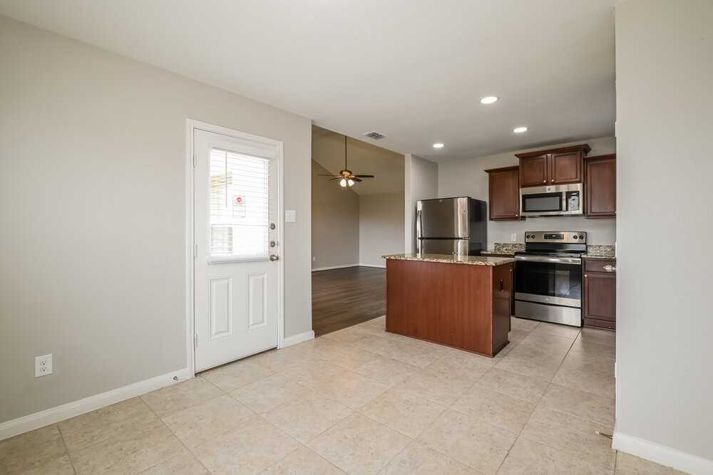 9405 Plum Ct - Photo 6 of 16