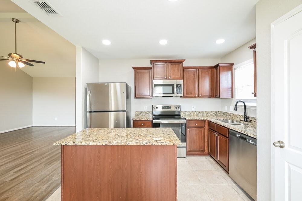 9405 Plum Ct - Photo 7 of 16