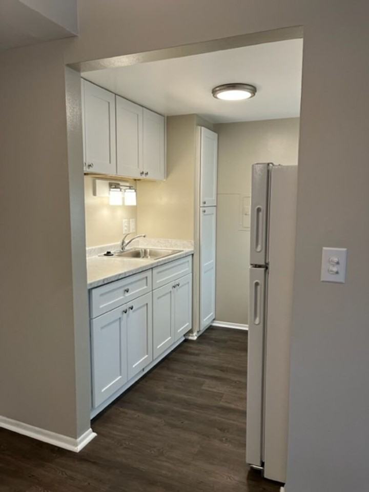 841 Ludlow Ave #203