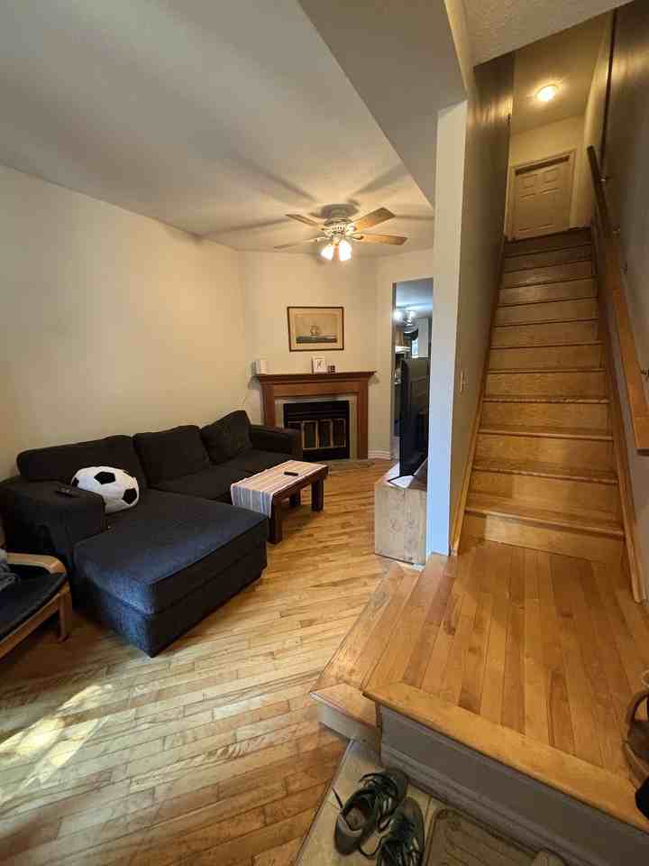 415 Lisgar St - Photo 2 of 8