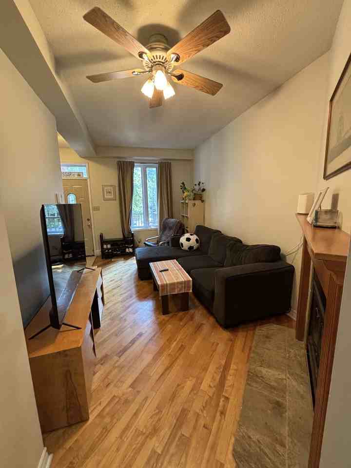 415 Lisgar St - Photo 3 of 8