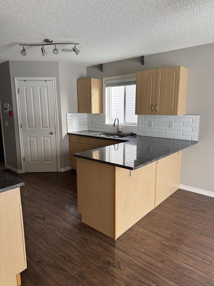 20407 51 Ave Nw - Photo 5 of 13