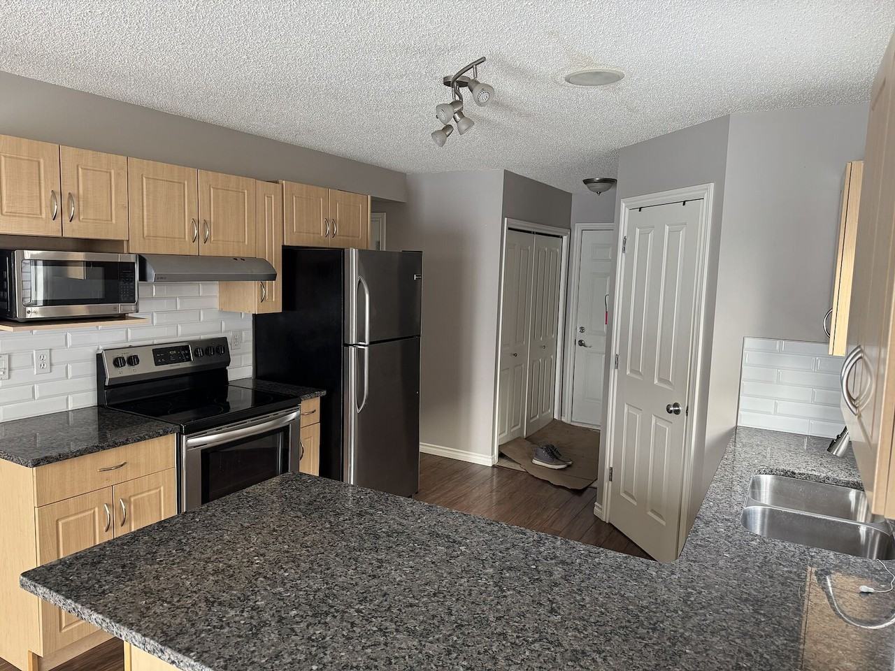 20407 51 Ave Nw - Photo 6 of 13