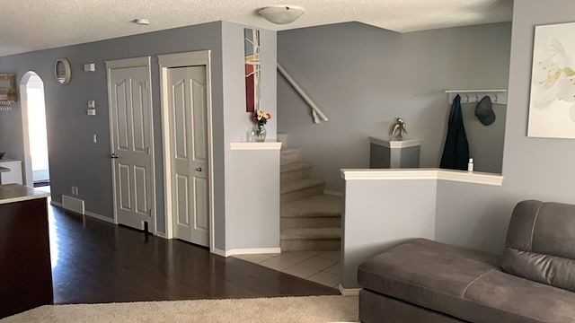186 Autumn Cres Se - Photo 4 of 15