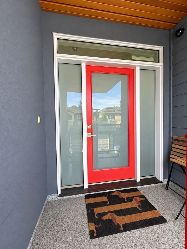 712 33a St Nw - Photo 4 of 34