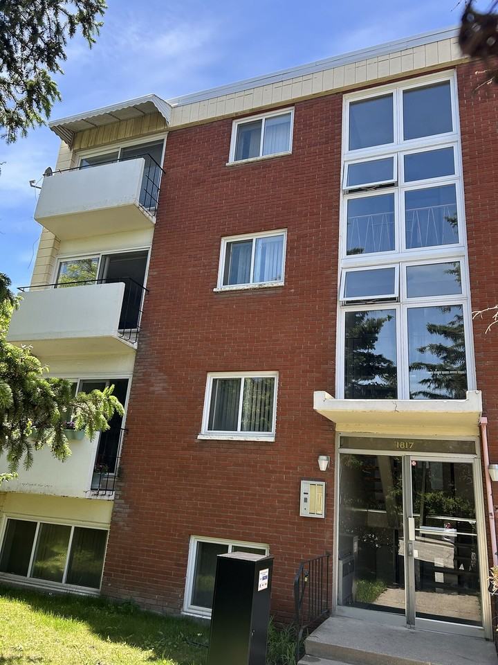 1817 A - 1817 18a St Sw - Photo 2 of 6