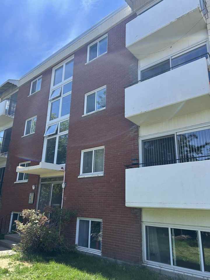 1817 A - 1817 18a St Sw - Photo 3 of 6