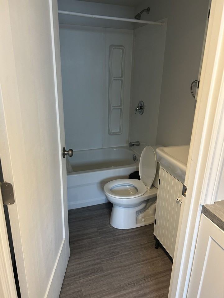 1817 A - 1817 18a St Sw - Photo 6 of 6