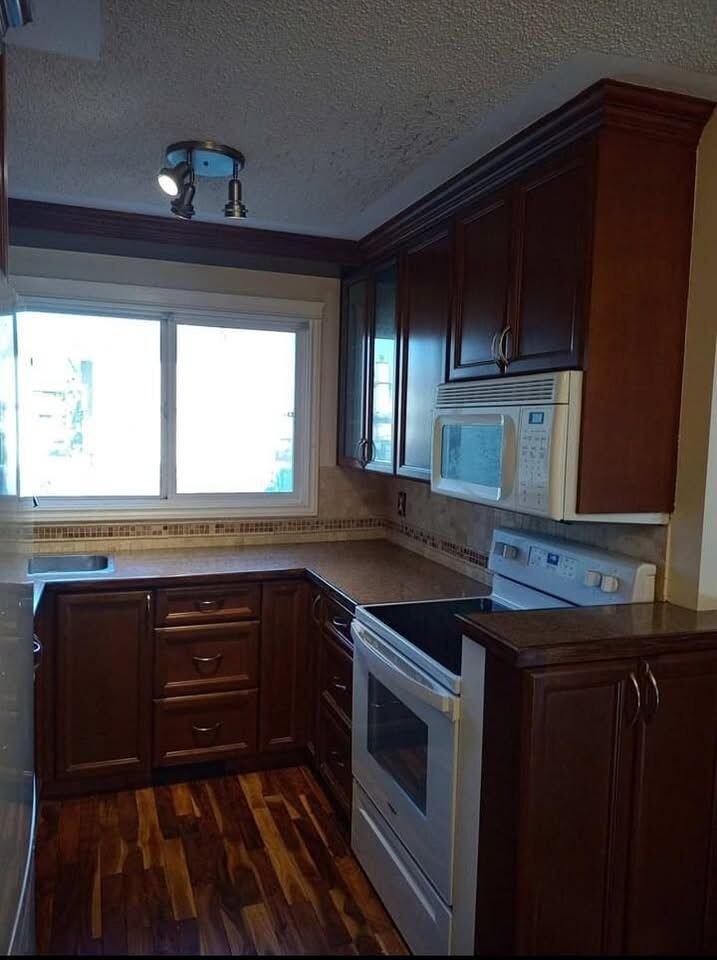 928 Lakewood Road North Nw - Photo 2 of 9