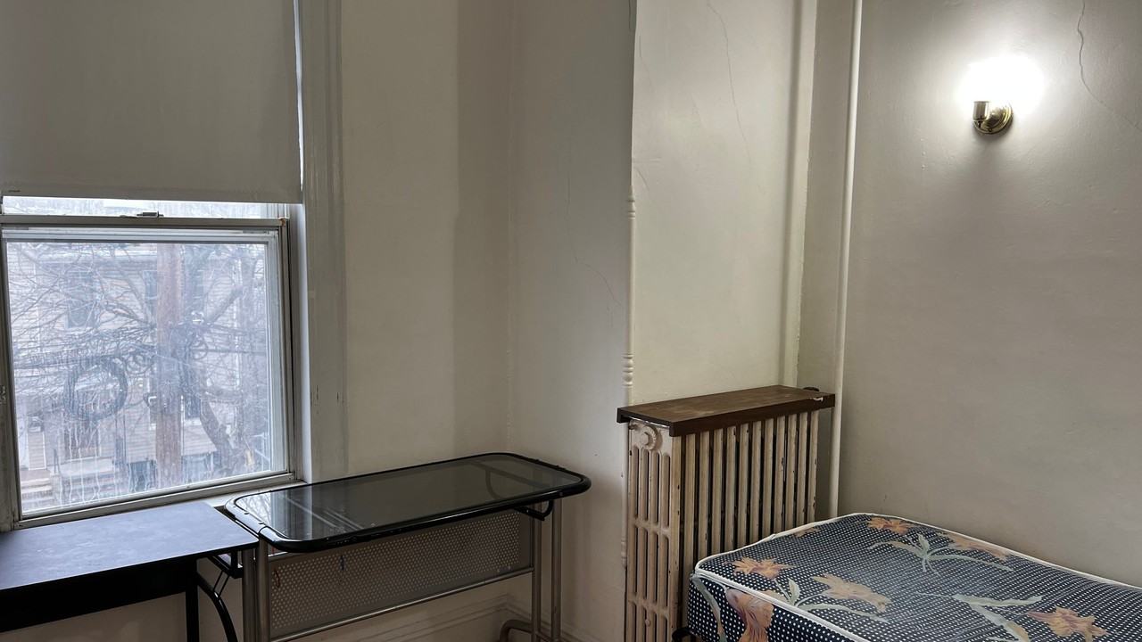 40 Romaine Ave #2 - Photo 6 of 13