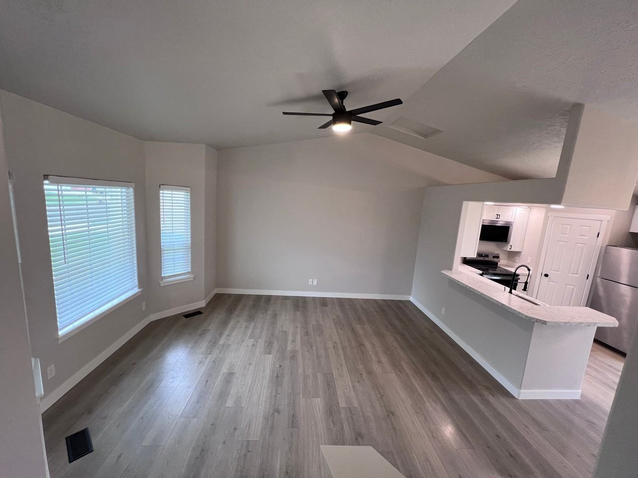 5318 Ormsby Ave - Photo 3 of 14