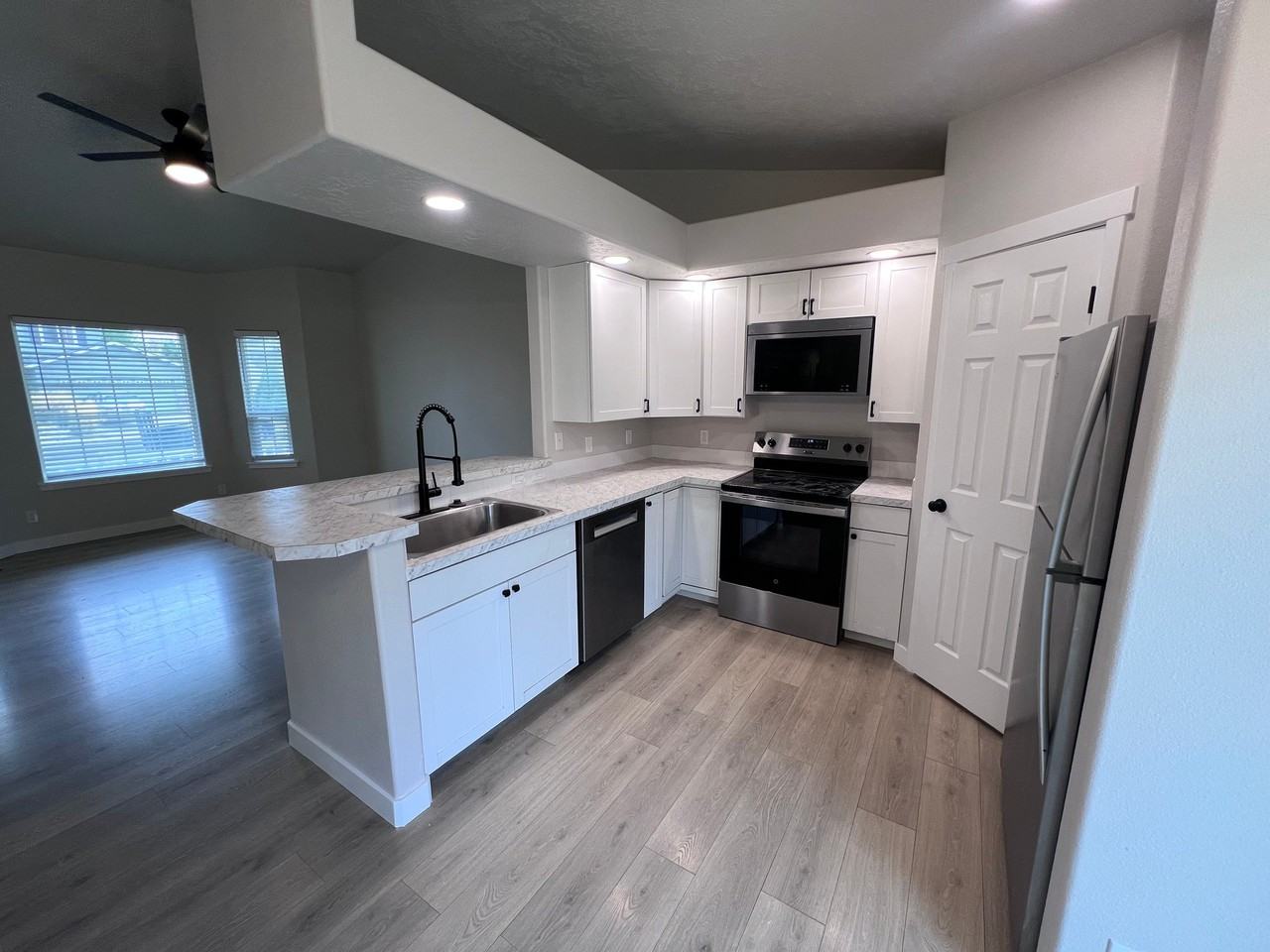 5318 Ormsby Ave - Photo 4 of 14