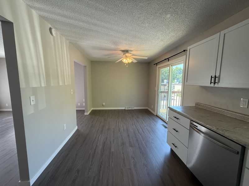 215 Fremont St - Photo 4 of 14