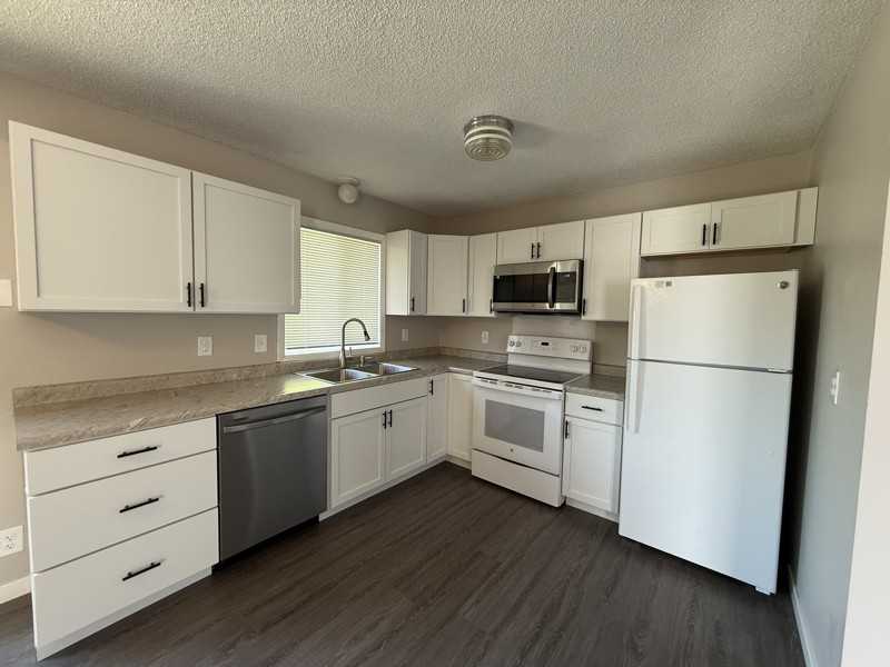 215 Fremont St - Photo 5 of 14