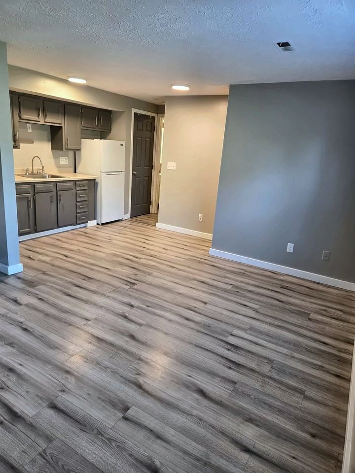 573 Irving Wick Dr E #E - Photo 2 of 16