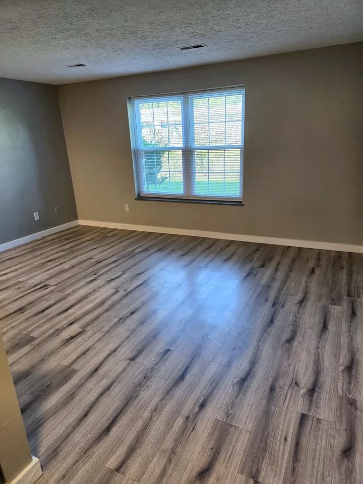 573 Irving Wick Dr E #E - Photo 5 of 16
