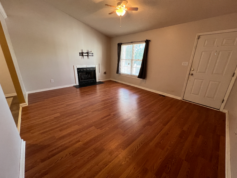 507 Three Oaks Dr - Photo 4 of 13