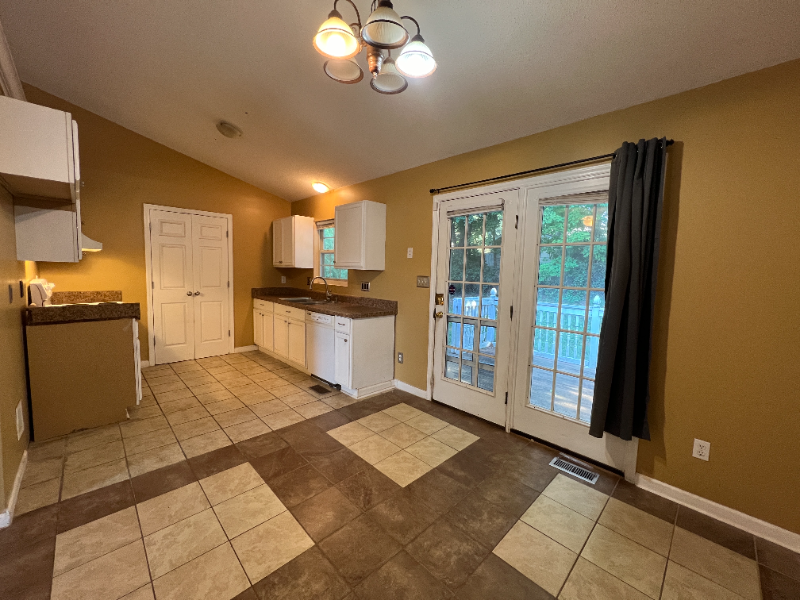507 Three Oaks Dr - Photo 5 of 13