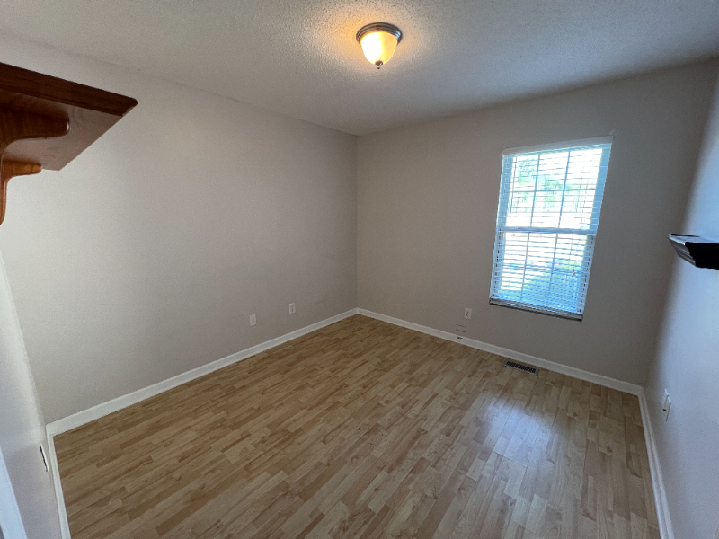 507 Three Oaks Dr - Photo 6 of 13