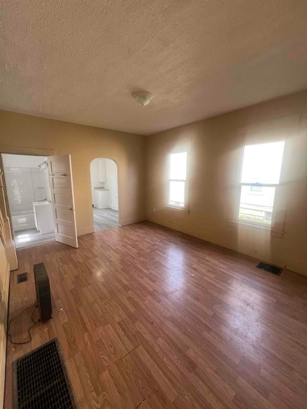415 William St - Photo 5 of 9