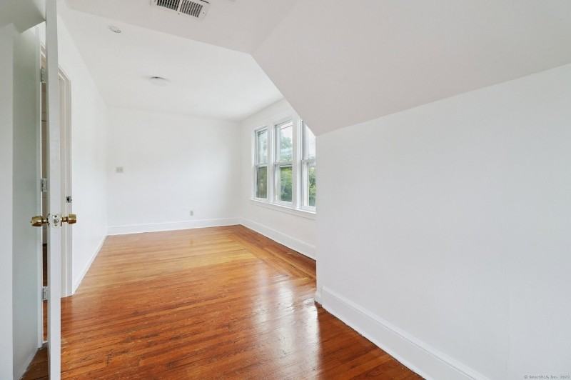 252 Sheffield Ave #3 - Photo 7 of 20