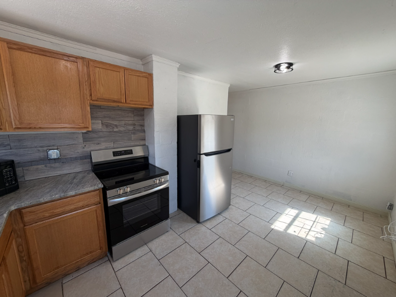 1316 Se 7th Ave - Photo 2 of 10