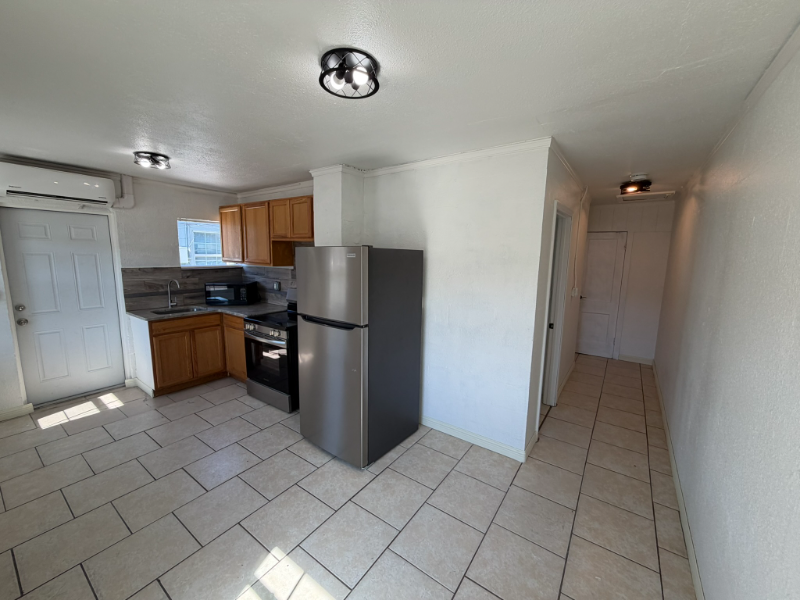 1316 Se 7th Ave - Photo 3 of 10