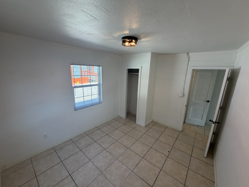 1316 Se 7th Ave - Photo 6 of 10