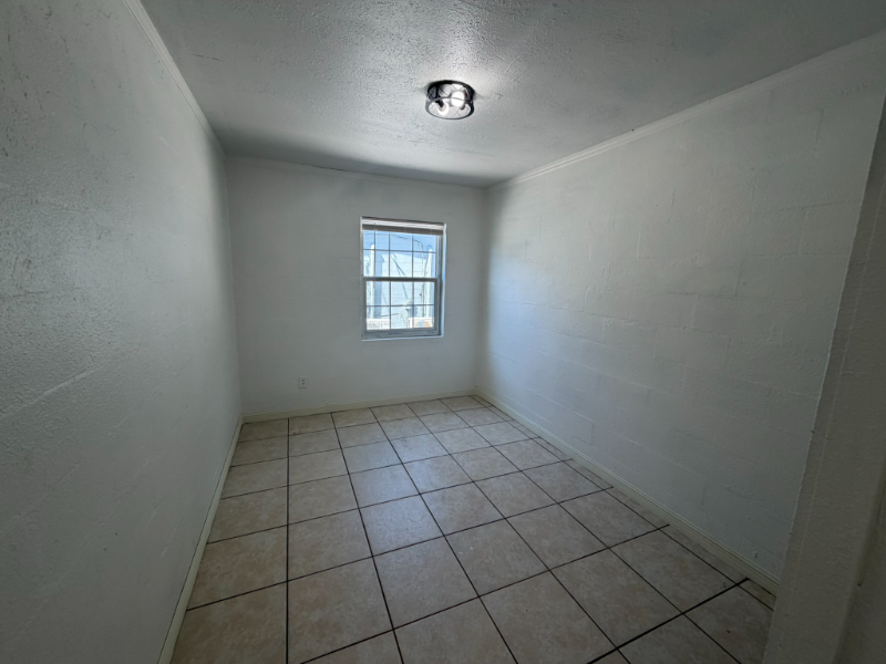 1316 Se 7th Ave - Photo 7 of 10