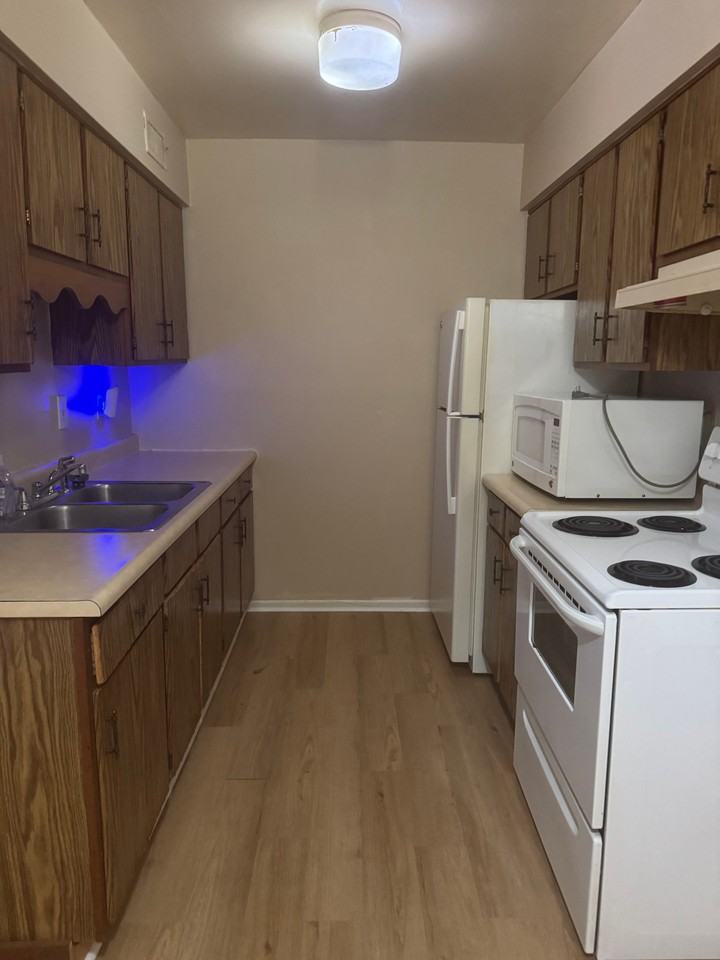 1114 5th St #7 - Photo 2 of 4