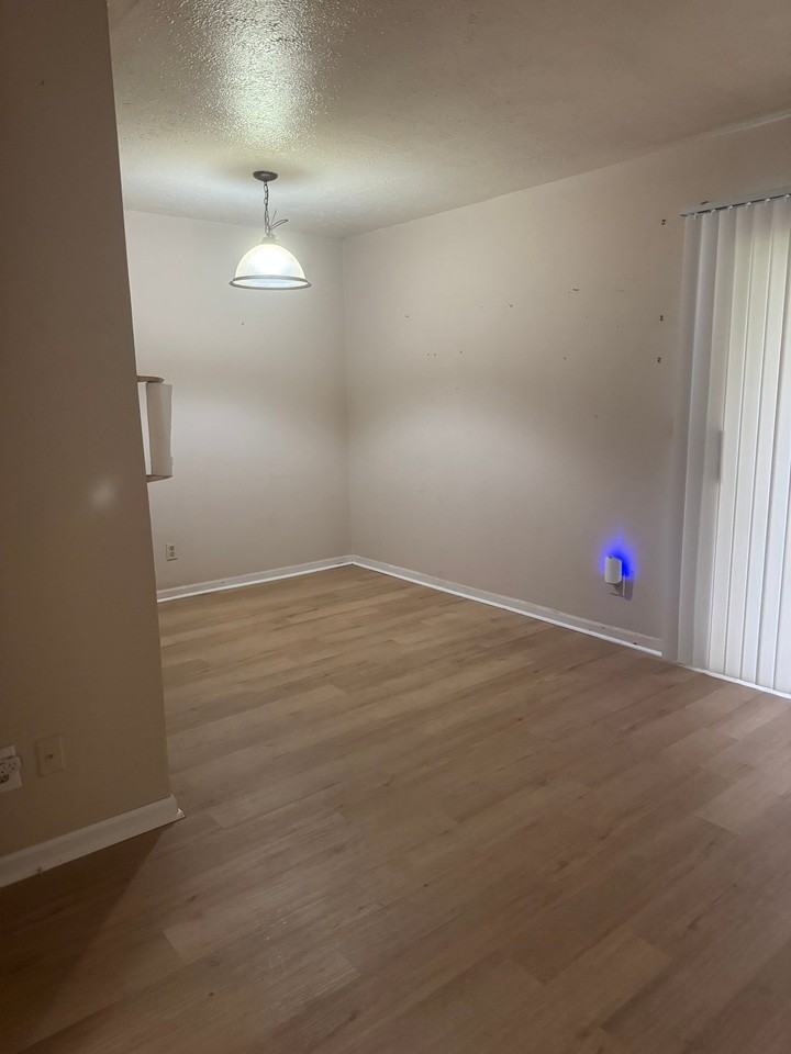 1114 5th St #7 - Photo 3 of 4