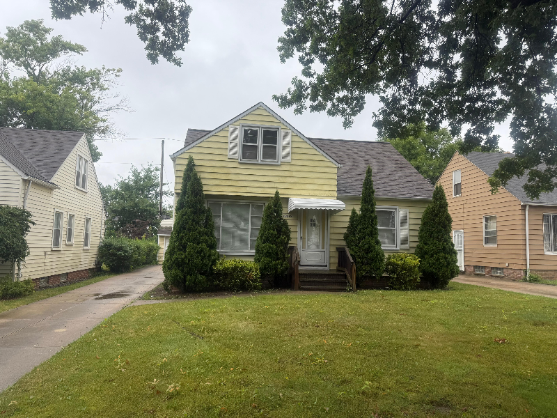 13583 Shady Oak Blvd - Photo 2 of 23