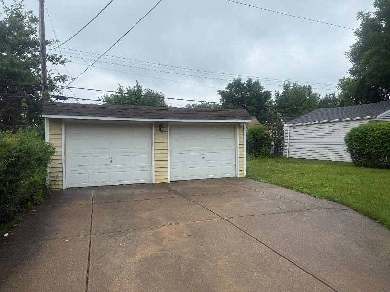 13583 Shady Oak Blvd - Photo 6 of 23
