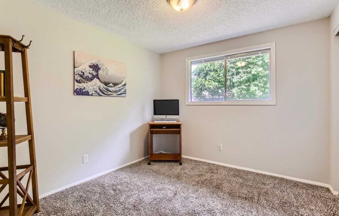6119 Ne 104th Ct - Photo 2 of 11