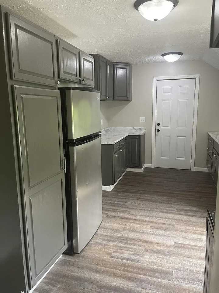 1011 E Hazel St #2 - Photo 2 of 8