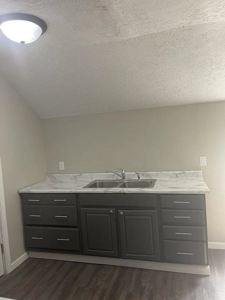 1011 E Hazel St #2 - Photo 5 of 8