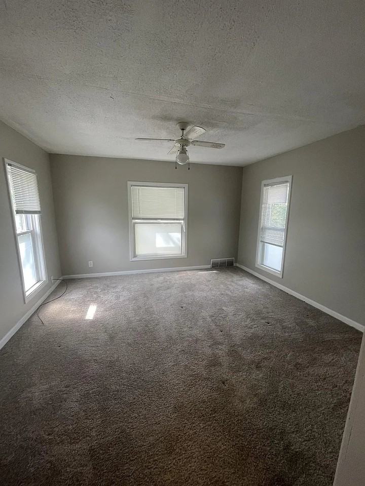 1011 E Hazel St #2 - Photo 6 of 8