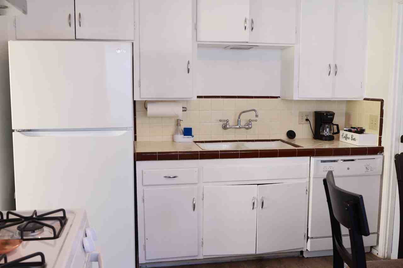 1513 Missouri St - Photo 2 of 11