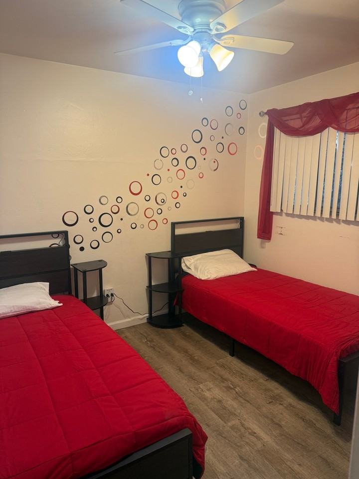 1513 Missouri St - Photo 5 of 11