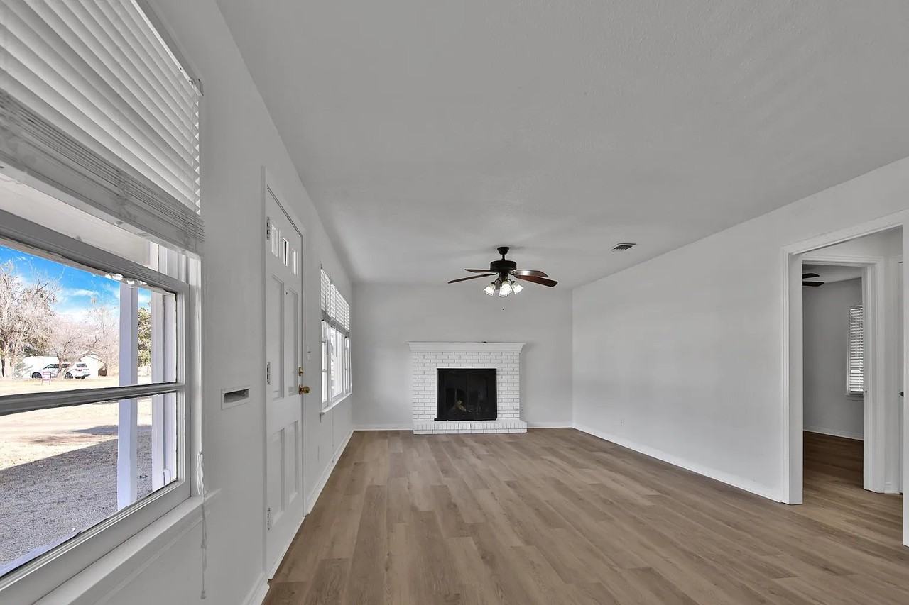 4013 32nd St - Photo 3 of 16