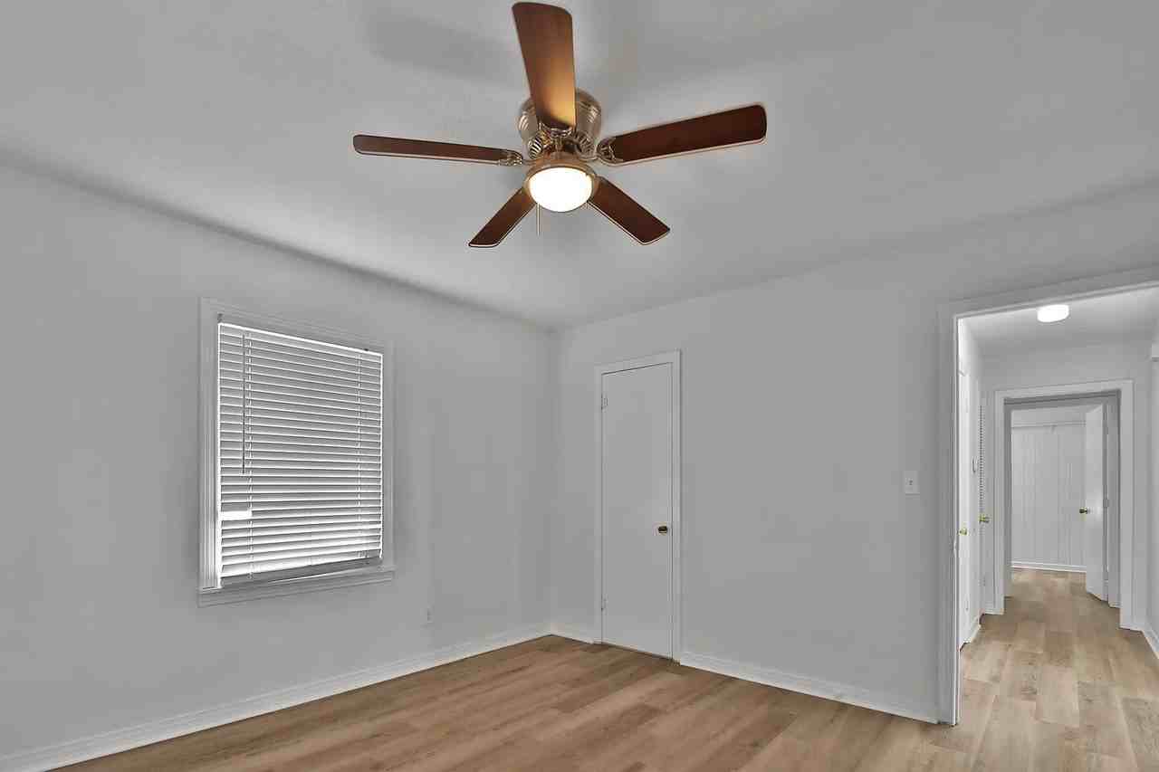 4013 32nd St - Photo 7 of 16