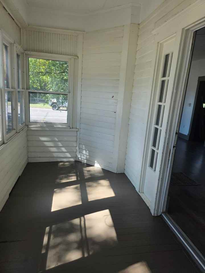 332 Jackson St - Photo 5 of 19