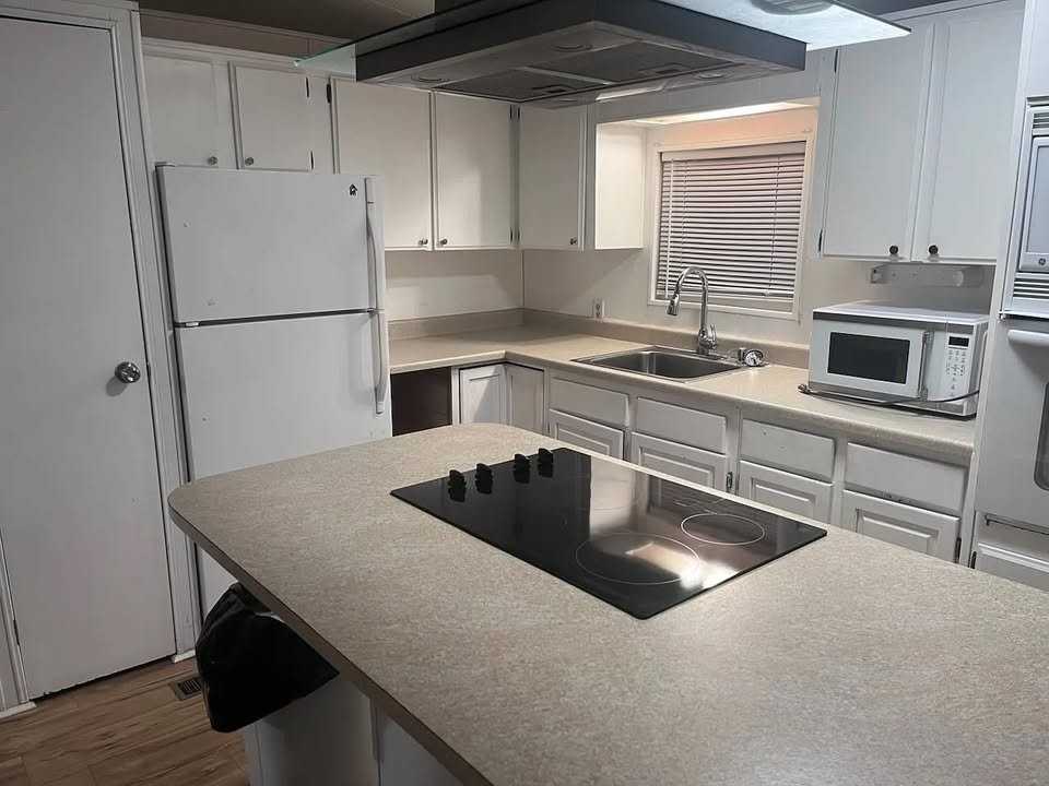 2184 W April St - Photo 2 of 5