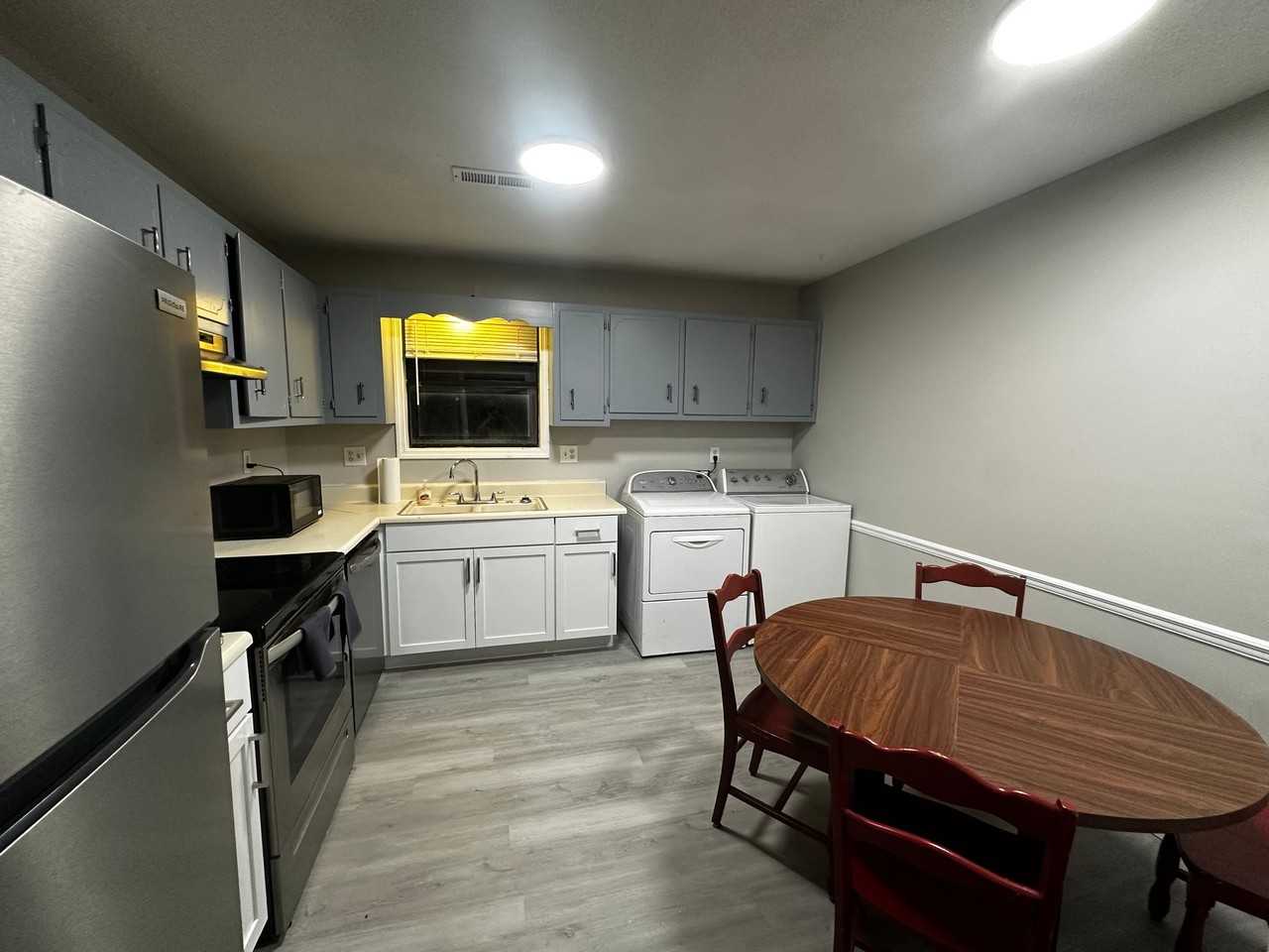 1325 Stevens Ave Ne #A - Photo 5 of 6