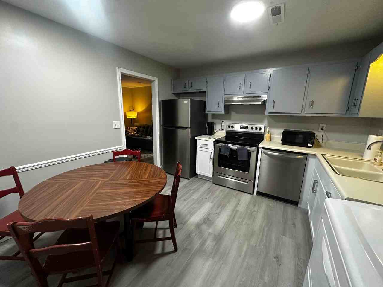 1325 Stevens Ave Ne #A - Photo 6 of 6