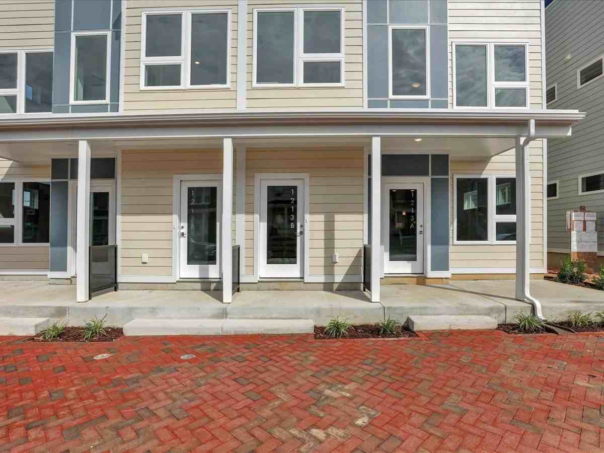 1215 Bainbridge St #B - Photo 2 of 19
