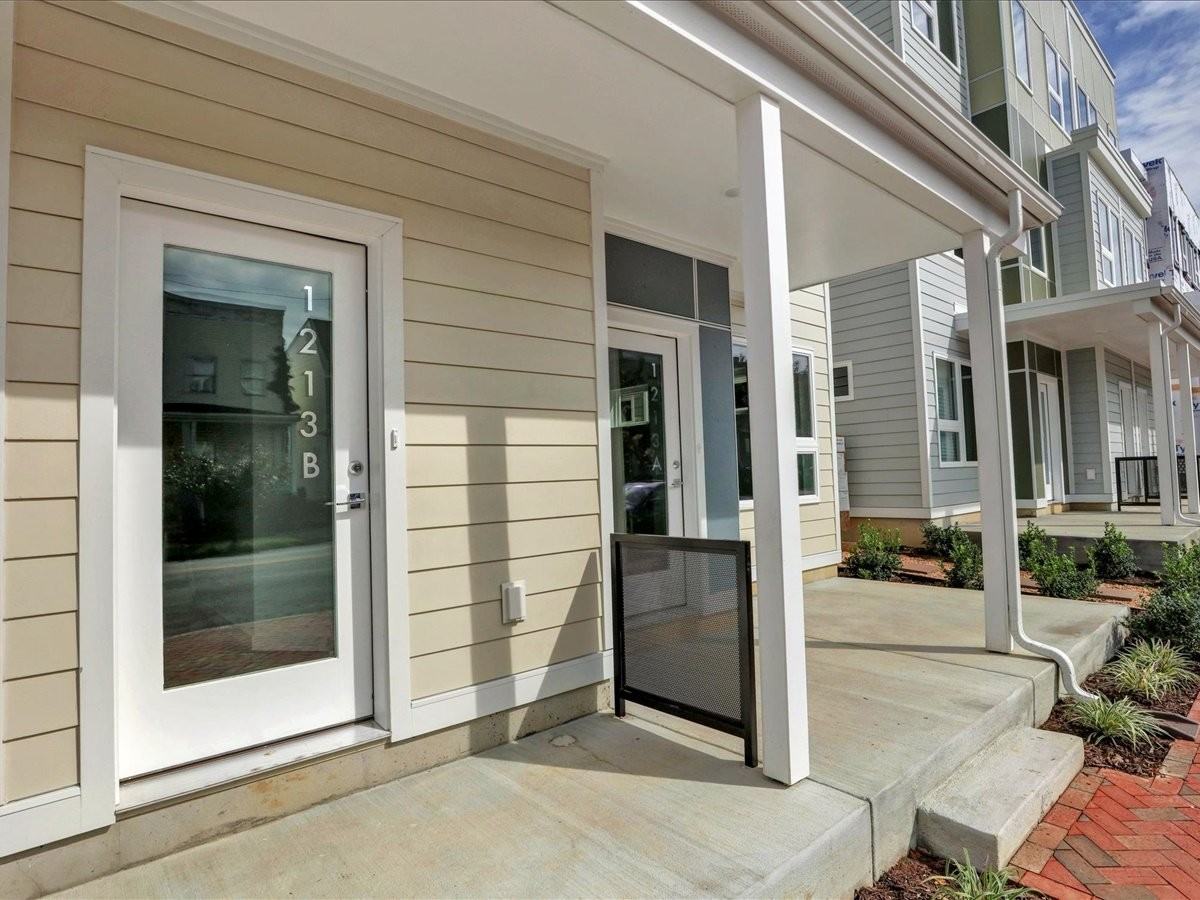1215 Bainbridge St #B - Photo 3 of 19