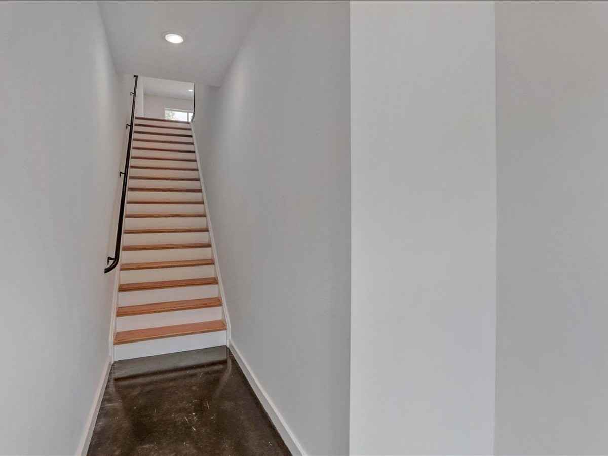 1215 Bainbridge St #B - Photo 4 of 19