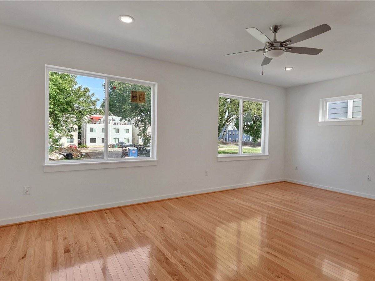 1215 Bainbridge St #B - Photo 6 of 19
