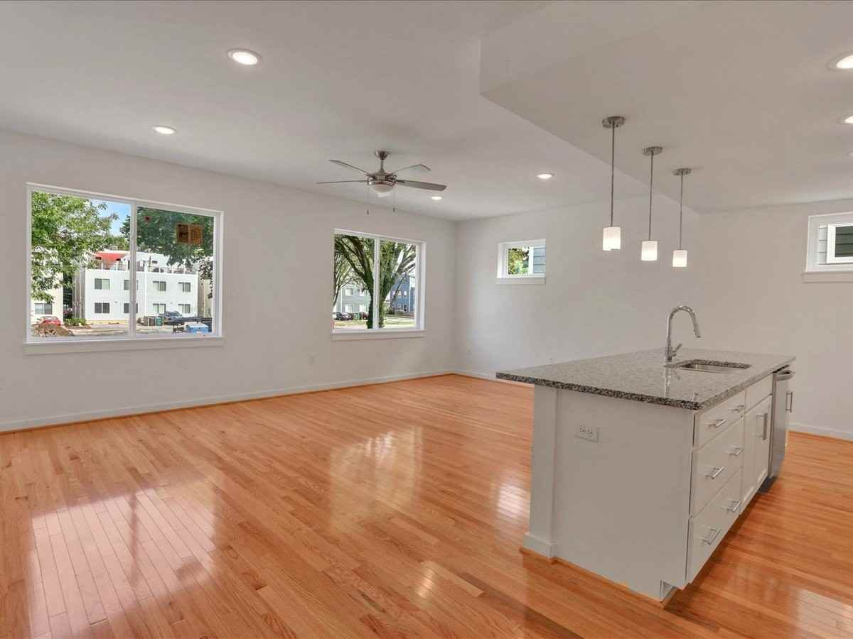 1215 Bainbridge St #B - Photo 7 of 19